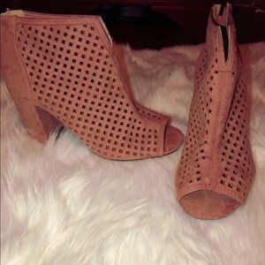 Never worn. Pink Heels. Size 9